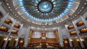 Alegeri parlamentare 2024: Ce partide au şanse să intre în Parlament şi ce promisiuni au