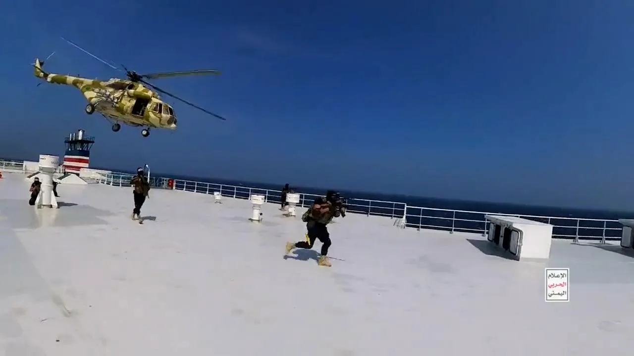Cel puţin o navă din Marea Britanie a fost atacată în Marea Roşie