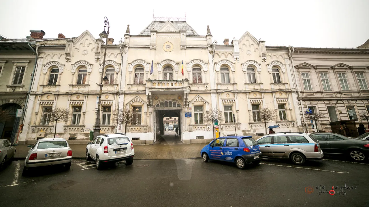 FOTO | Palatul Copiilor din Arad este scos la vȃnzare pentru 2,5 milioane de euro/ Edificiul impresionant ar putea avea o nouă întrebuinţare