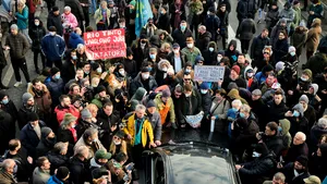 Protestele masive obligă guvernul sârb să abandoneze deschiderea unei mine de litiu în vestul ţării