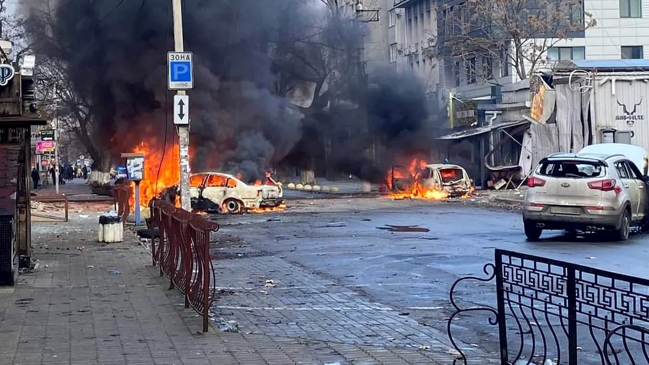 Războiul din Ucraina, ziua 304. La 10 luni de la începerea celui mai sângeros război european de la Al Doilea Război Mondial, ruşii au însângerat Crăciunul civililor ucraineni: 68 de morţi la Herson / Putin vrea să mărească producţia de arme a Rusiei, Zelenski pregăteşte o nouă contraofensivă pentru 2023