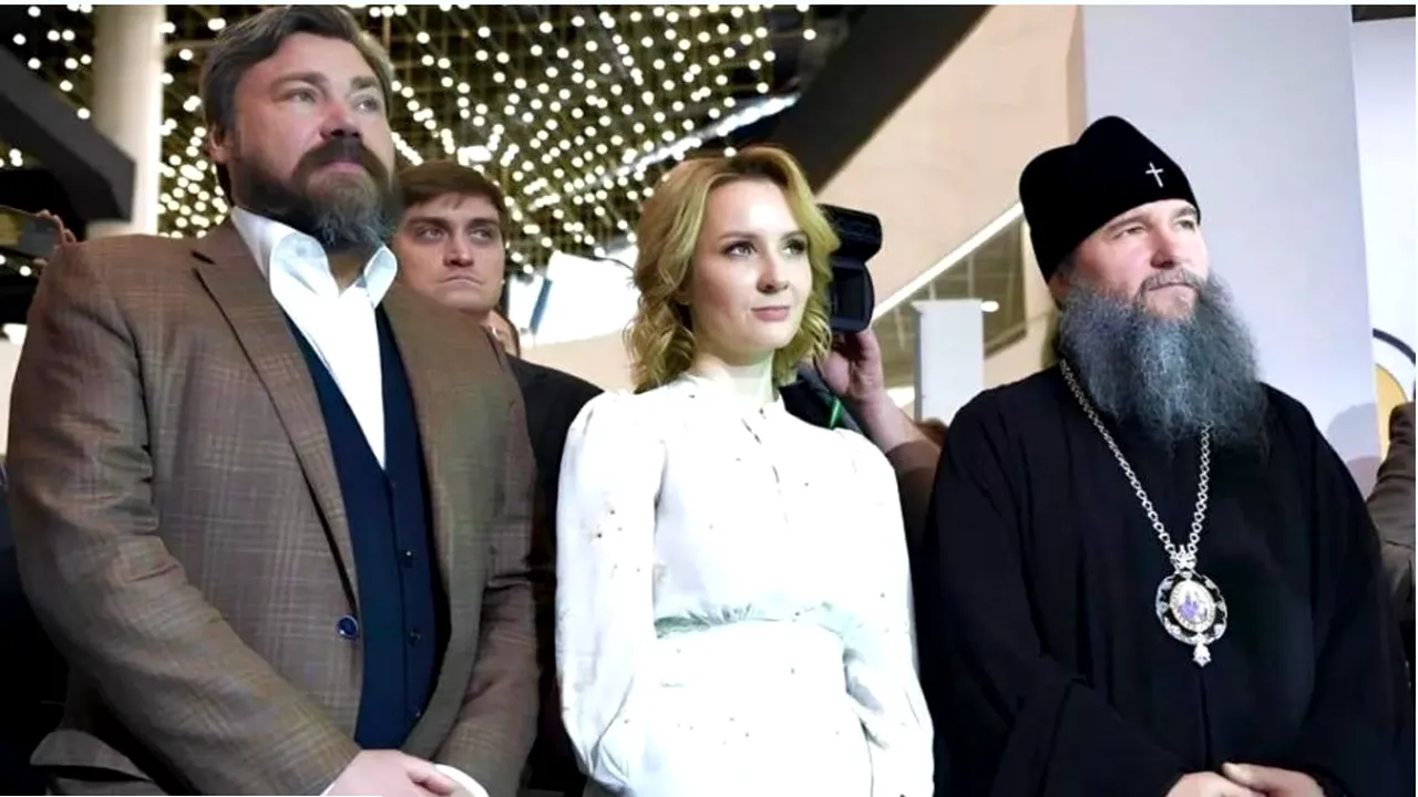 Malofeev s-a căsătorit cu Lvova-Belova, ultra-putinista care are mandat internaţional de arestare. Cuplul are o droaie de copii