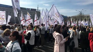 Noi proteste în Capitală: Peste 1.500 de sindicalişti ai grefierilor, anunţaţi astăzi în Piaţa Victoriei | FOTO, VIDEO