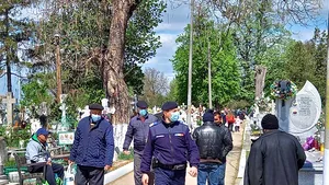 Grătare încinse în cimitir, stinse cu amenzi usturătoare