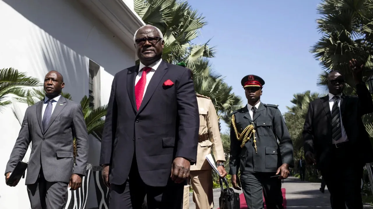 Sierra Leone îi permite fostului preşedinte Koroma să părăsească ţara din motive medicale