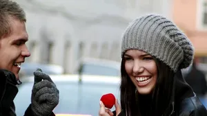 Nu vrei să îţi petreci Valentine's Day singur? Iată câteva secrete de seducţie demonstrate stiinţific!