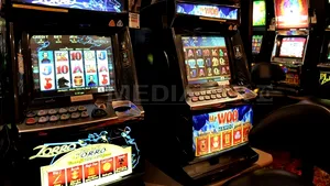 Guvernul va autoriza jocuri de noroc temporare în staţiuni turistice, numai în sezonul estival