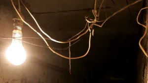 Un palestinian şi-a ţinut copiii captivi într-o pivniţă timp de 20 de ani