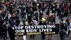 Sătui de carantină şi restricţii. Europa, împânzită de proteste, în weekend: Marşul „Uniţi pentru libertate” la Londra