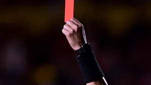 Conflict de pe terenul de fotbal, dus la extrem. Un jucător a avut nevoie de intervenţia medicilor după ce a fost muşcat în zona intimă