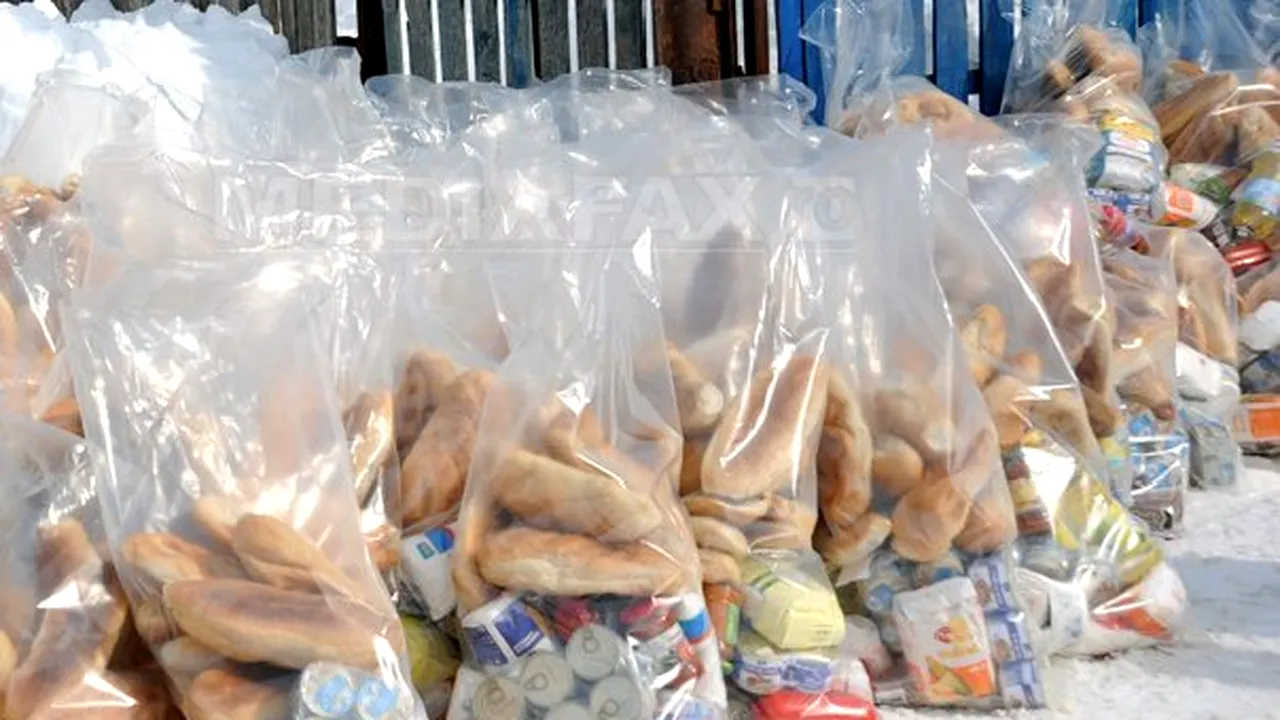 Sute de pungi cu alimente aruncate într-o magazie, la Scutelnici, localitate afectată de viscol