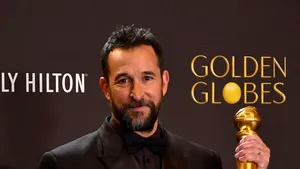 Noah Wyle, desemnat cel mai sexy bărbat în viață în 2026. Reacția starului din „ER”: „Am crezut că e o farsă”