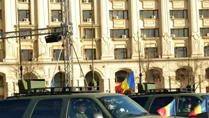 VIDEO Ziua Forţelor Terestre: Zeci de copii au testat echipamentele de luptă ale militarilor