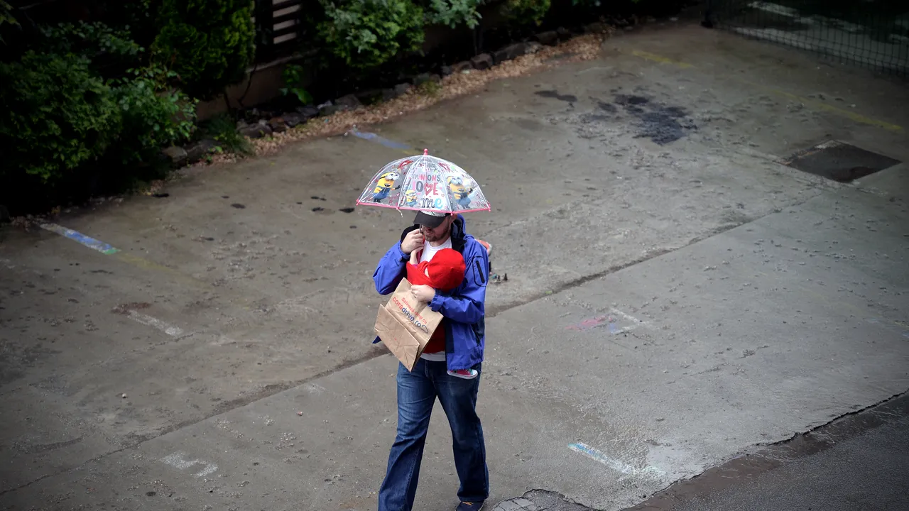 Vremea va fi caldă pentru această perioadă. Unde vor fi condiţii de ploaie. PROGNOZA METEO pentru joi şi vineri