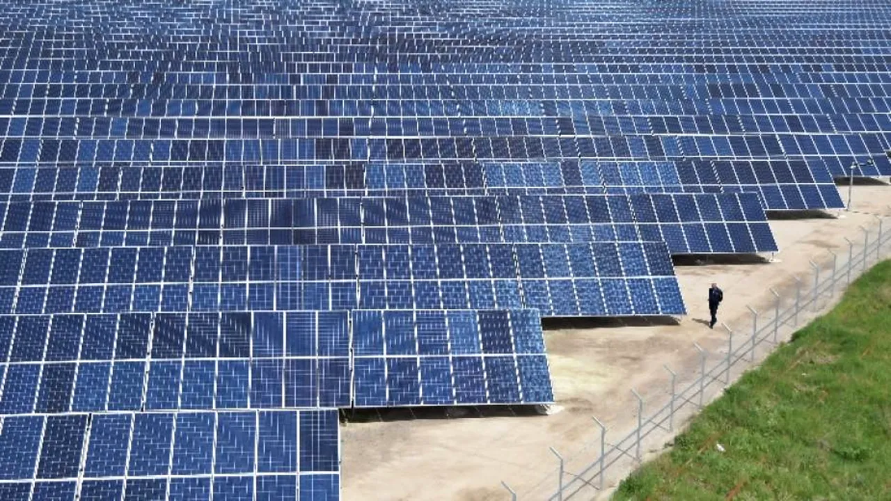 Bulgaria inaugurează la granița cu România unul dintre cele mai mari parcuri solare din țară
