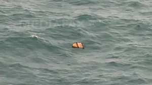 Echipele de intervenţie extind căutările victimelor şi epavei avionului AirAsia în Marea Java