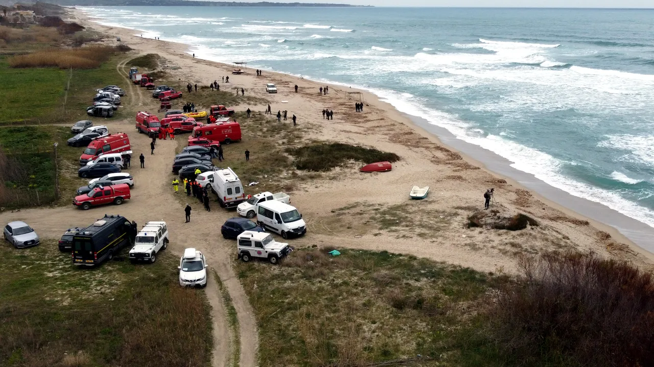 Bilanţul naufragiului din sudul Italiei: Autorităţile cred că ar putea fi peste o sută de decese