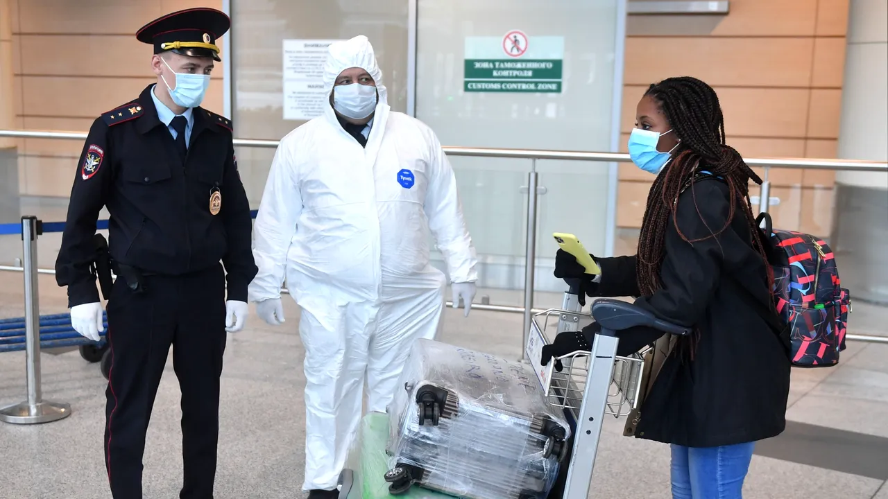 Şeful Africa CDC, întrebat dacă se întrezăreşte finalul pandemiei: e încă foarte prezentă 