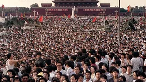 Mii de locuitori din Hong Kong au comemorat victimele reprimării protestelor din Piaţa Tiananmen - VIDEO