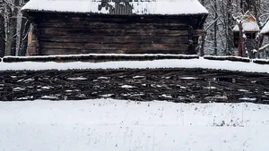 FOTO. Simbolul format din zăpadă pe acoperişul unei biserici din Sibiu. Reacţiile oamenilor