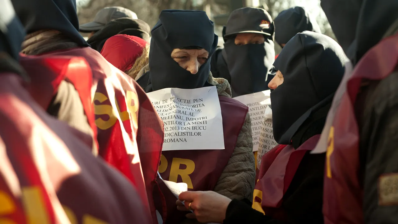Protest la Poşta Română: Aproximativ 50 de sindicalişti au strigat 