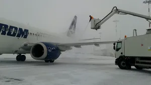 Kolozsvár: hét repülőjáratnak van késése a repülőkre lerakódott jégréteg miatt