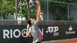 Victor Cornea i-a învins pe fraţii Tsitsipas la turneul de tenis de la Gstaad