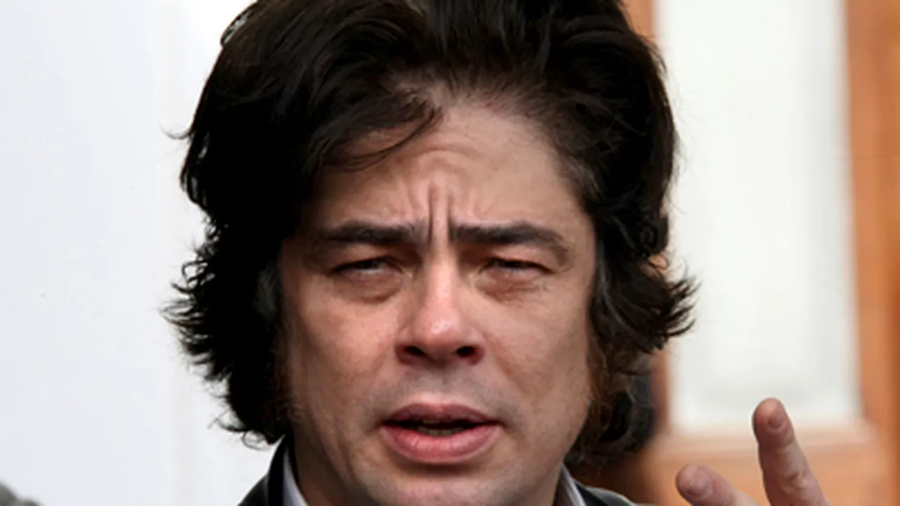 Benicio Del Toro a vizitat o închisoare din Puerto Rico