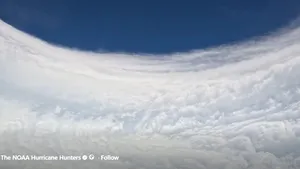 Imagini rare din interiorul unui uragan de categoria 5 | Un avion a traversat ochiul furtunii Polo