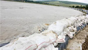 Cota de inundaţie pe râul Prut a fost depăşită în judeţul Galaţi