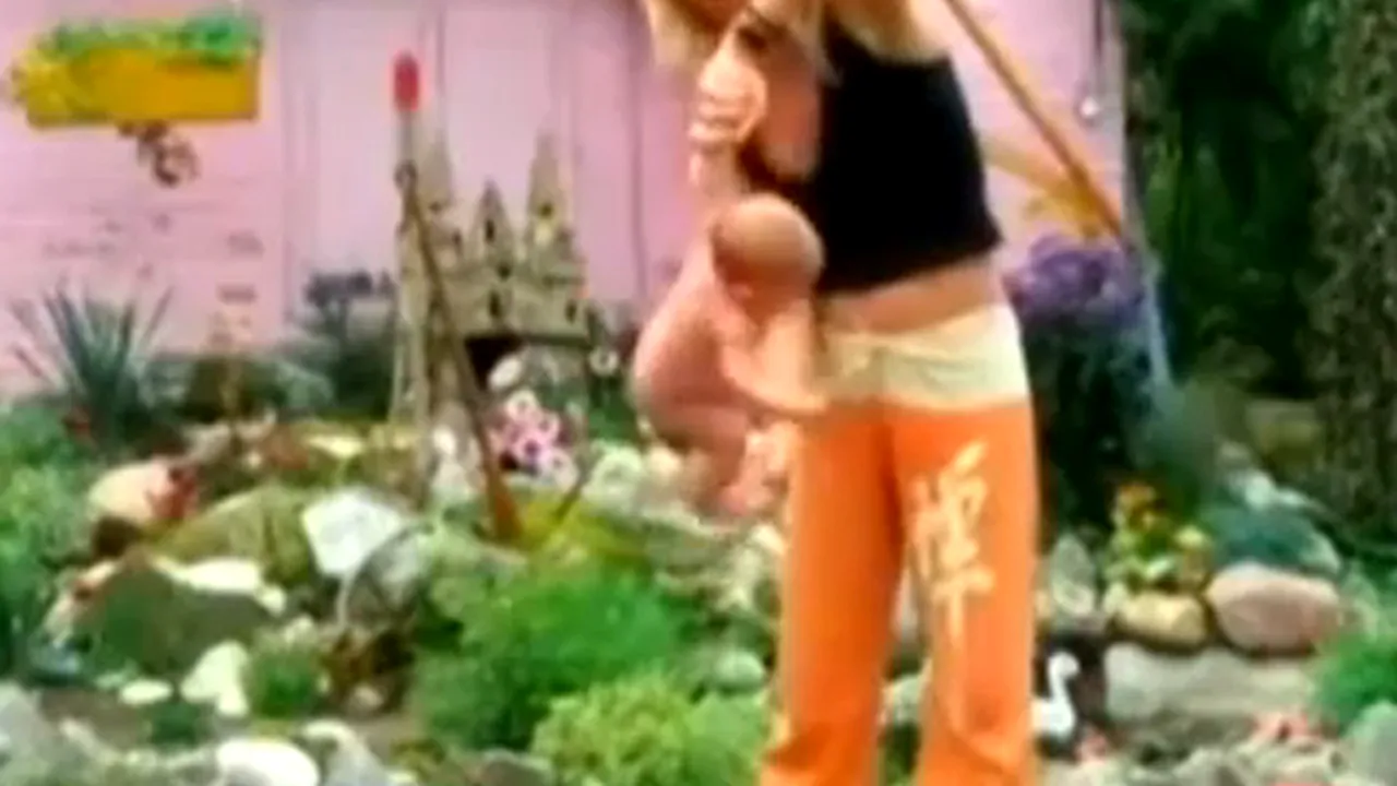 Yoga pentru bebeluşi, practica ce şochează părinţii: 