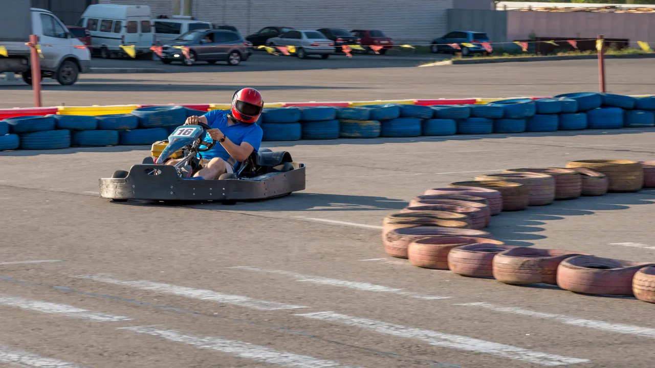 Kartingul, un sport potrivit pentru oricine, indiferent de vârstă sau ocupaţie