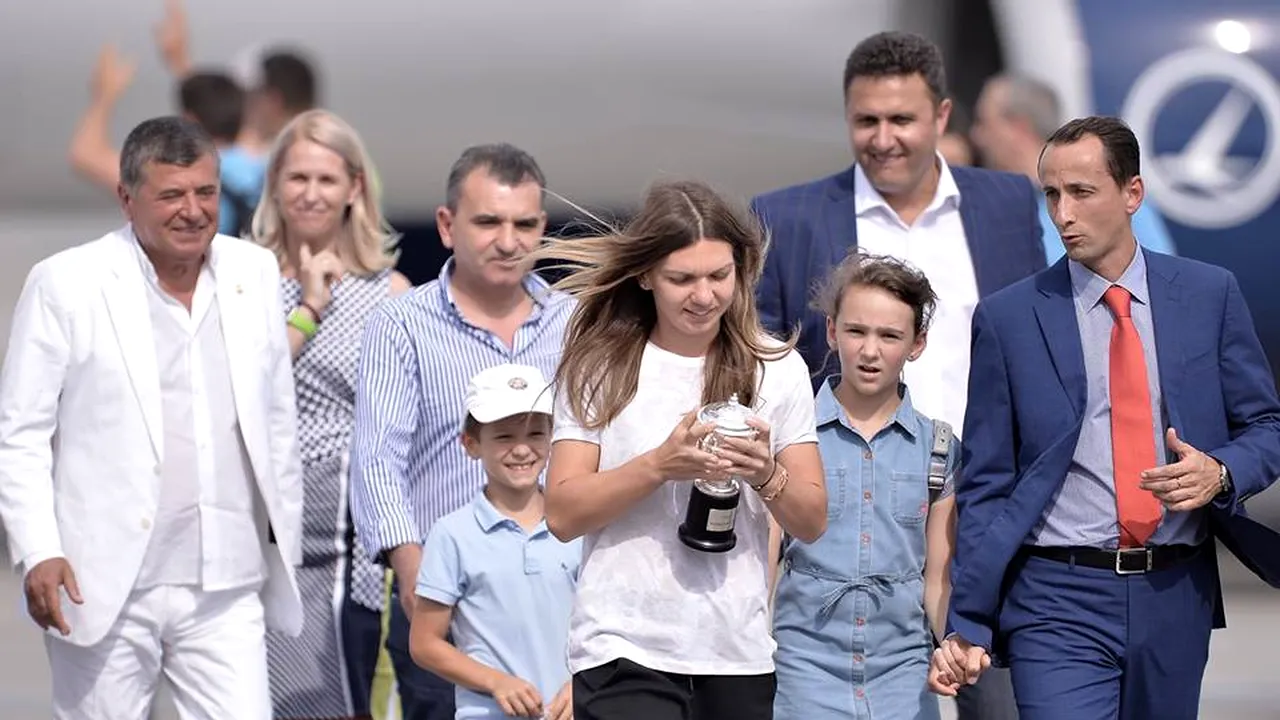 VIDEO Simona Halep a sosit în ţară, după succesul istoric de la Roland Garros: Acest trofeu este al meu, dar si al României / Peste 100 de ziarişti, la evenimentul de la Aeroportul Henri Coandă