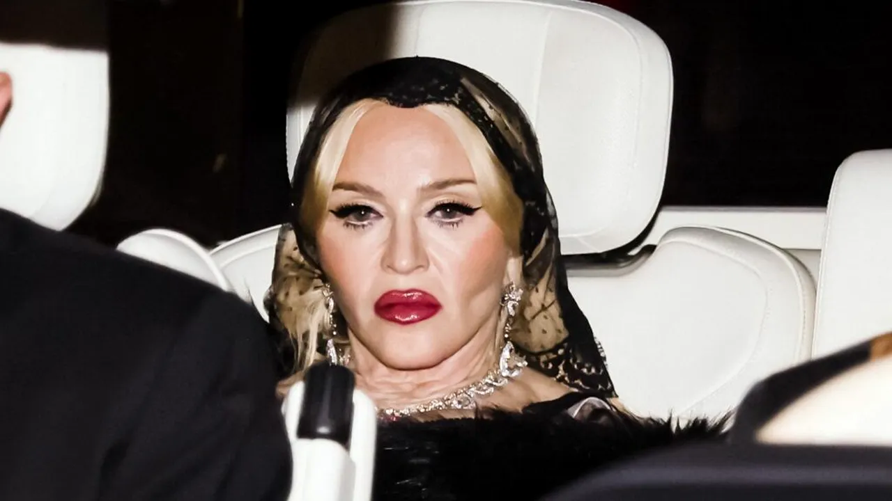 Madonna își sărbătorește cea de-a 68-a aniversare în Grecia. A mers cu elicopterul la Meteora pentru o întâlnire cu un stareț