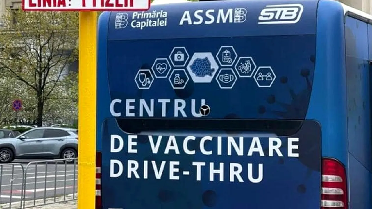 Zeci de maşini, la coadă, la primul centru de vaccinare drive-through deschis în Capitală. Nicuşor Dan: 100 de persoane s-au vaccinat în primele două ore