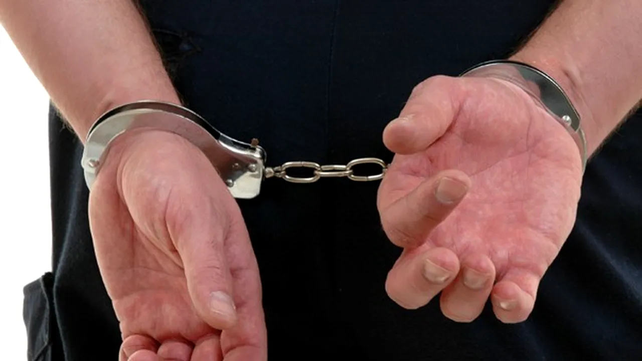 Patru adolescenţi din Franţa, arestaţi după ce au executat şi incendiat un prieten