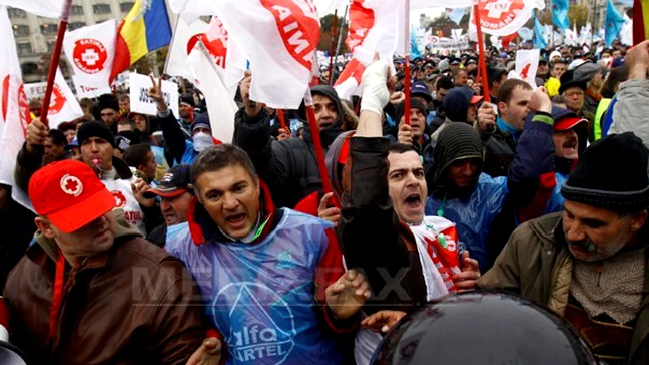 Jandarmii au ridicat 11 persoane care au instigat protestatarii să forţele cordonul de ordine - VIDEO