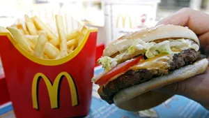 McDonald`s nu va mai fi jobul studenţilor? Lanţul de restaurante se pregăteşte să îşi înlocuiască toţi casierii 