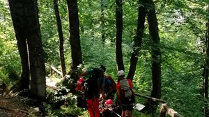 O tânără din Belgia căreia i s-a făcut rău din cauza căldurii a fost recuperată de salvamontişti de pe munte