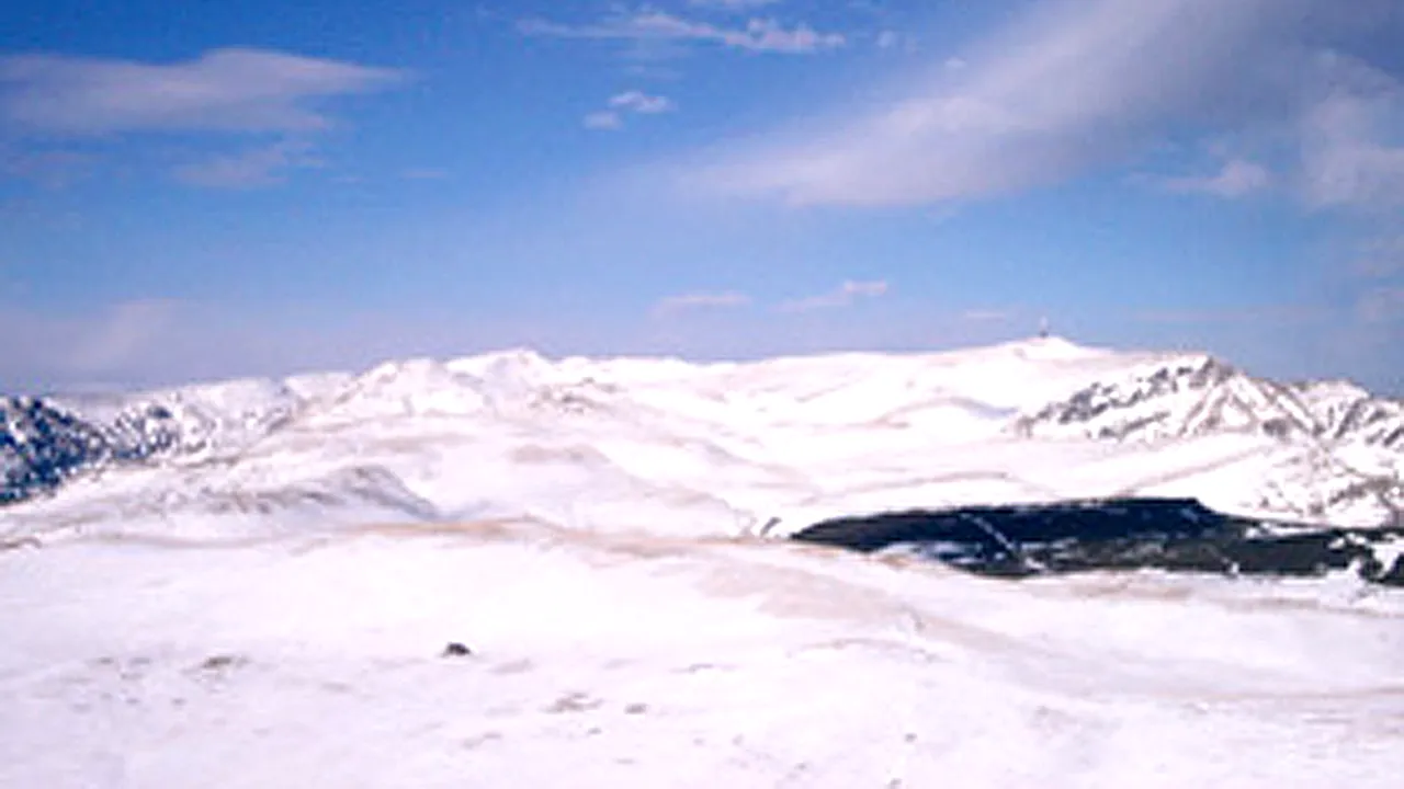 Trei turişti, recuperaţi de salvamontişti după ce au rămas blocaţi în Bucegi