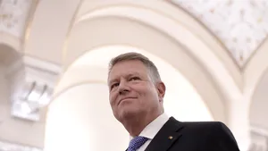 Klaus Iohannis a vizitat o casă de tip familial pentru copii şi un azil de bătrâni din Bucureşti
