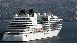 Ofertă pentru cei care vor să trăiască pe un vas de croazieră. Cât costă o cameră de închiriat pe termen nelimitat