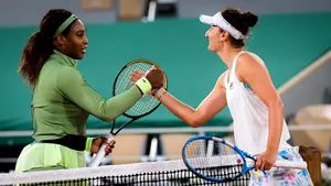 VIDEO Irina Begu a fost învinsă de Serena Williams în primul tur la Roland Garros. Americanca o va întâlni în turul doi pe Mihaela Buzărnescu