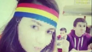 O elevă a fost ameninţată pentru că a purtat o bentiţă tricoloră la şcoală de Ziua Maghiarilor de Pretutindeni. Poliţia a deschis dosar penal