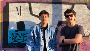 România este singura ţară din Europa care are anul acesta doi studenţi admişi la NYU Shanghai. Elevii au nevoie de 75.000 de euro 