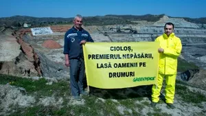 Protest al activiştilor Greenpeace faţă de exproprierile din satul gorjean Runcurel - GALERIE FOTO