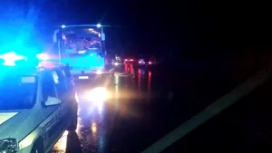 Un autobuz cu 25 de pasageri a ieşit de pe şosea. O persoană a ajuns la spital