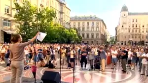 Sute de persoane au manifestat la Budapesta împotriva zidului antiimigraţie de la graniţa cu Serbia - VIDEO