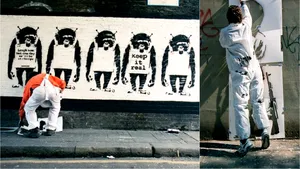 Imagini în premieră cu Banksy. Fotografiile cu artistul britanic, surprins în timp ce lucrează, publicate de fostul său agent - VIDEO