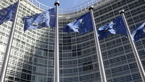 UE şi SUA vor începe discuţii care ar putea pune capăt tarifelor metalurgice impuse de Trump